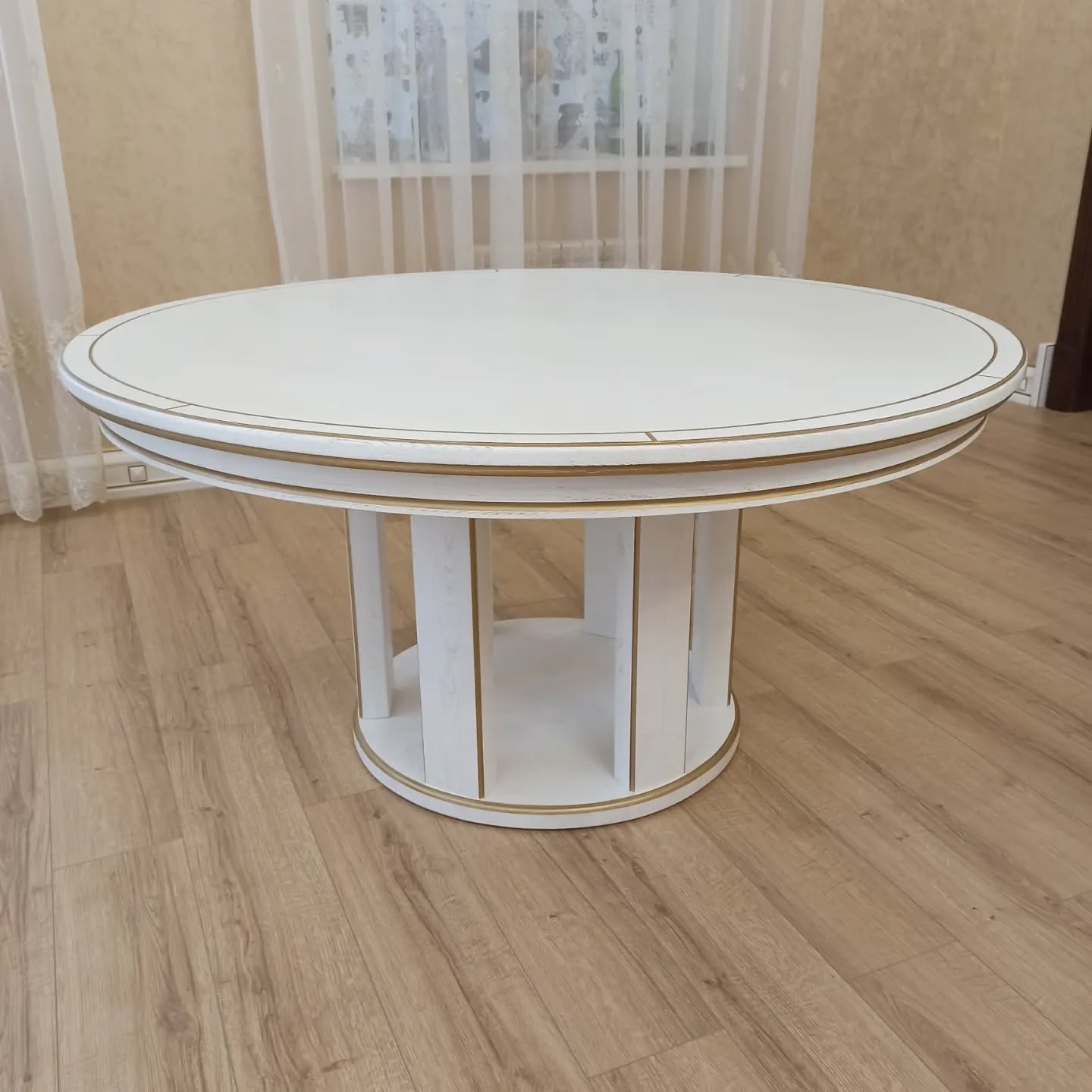 Стол из массива дерева